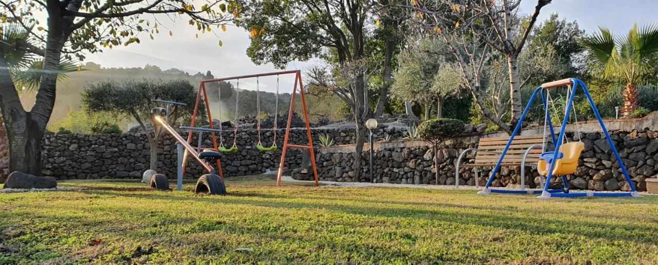 Villa Laura ปิเอดิมอนเต เอตเนโอ ภายนอก รูปภาพ